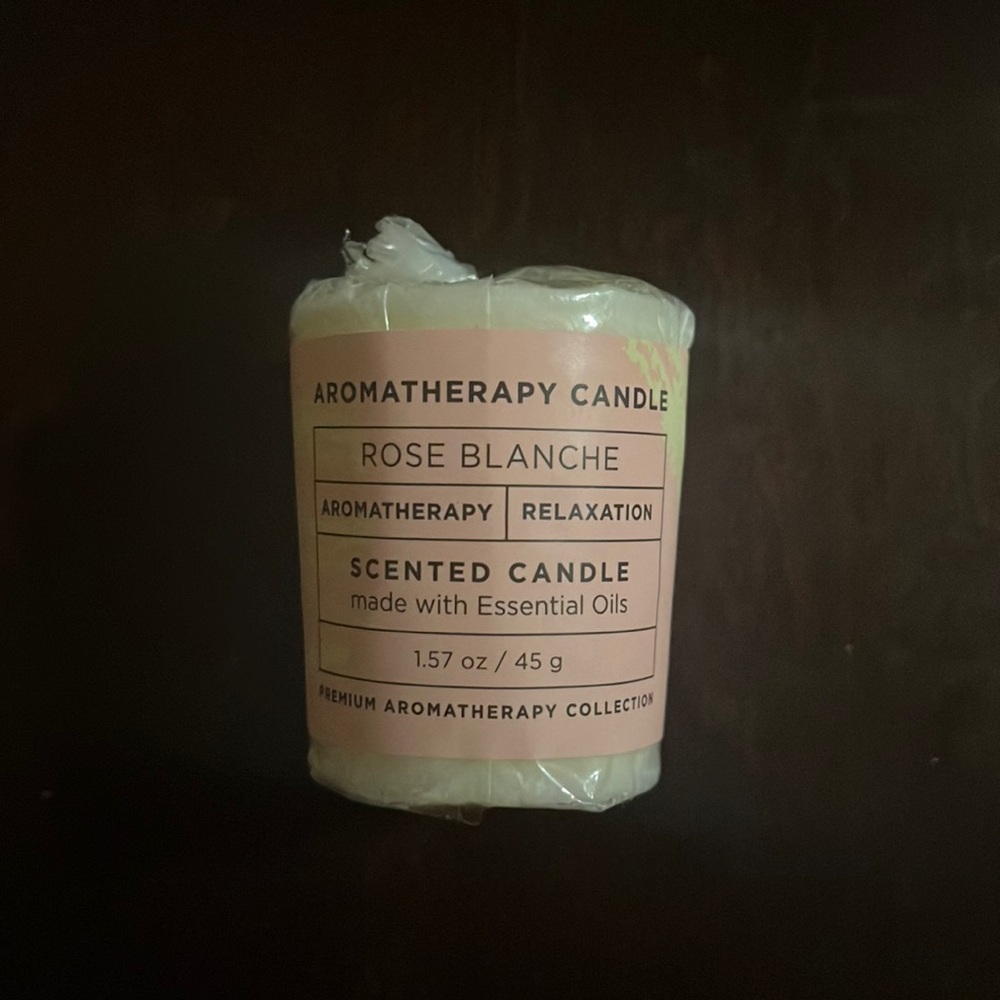 NWT Rose Blanche aromatherapy mini candle